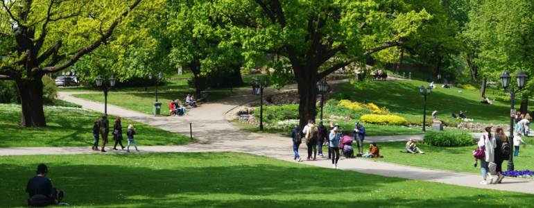 People enjoying an urban park. Researchers are trying to understand the mechanisms at play that link improved human well-being to contact with nature.